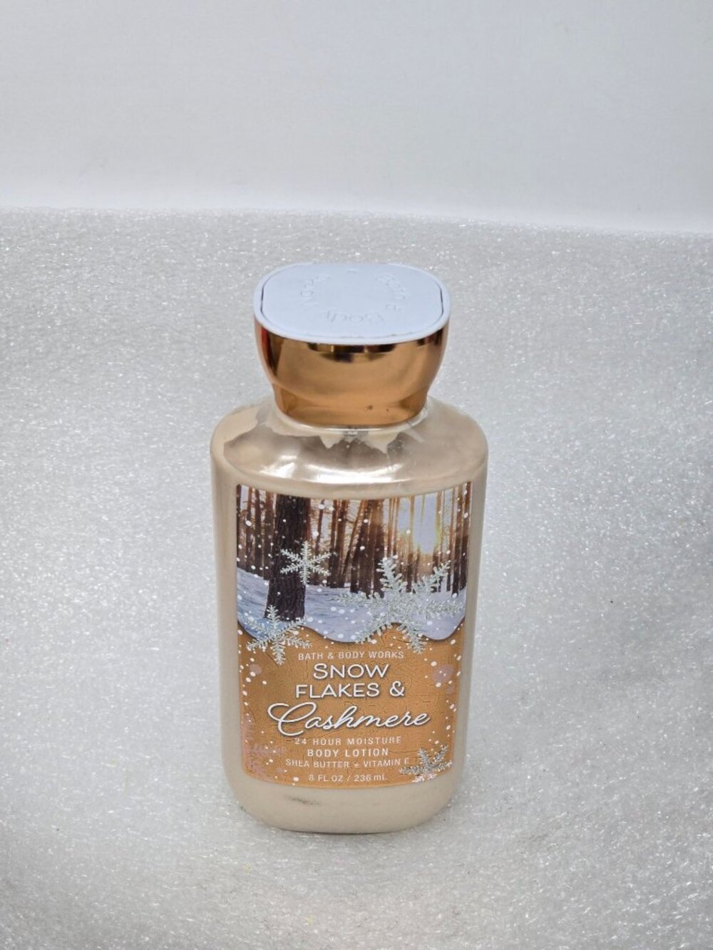 Bath & Body Works Snowflakes & Cashmere Body Lotion 8 Oz Shea Butter Vitamin E